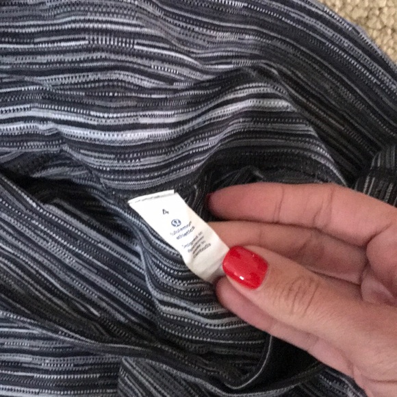Lululemon Gray/black stripe Wunder Under 4 - Picture 3 of 3